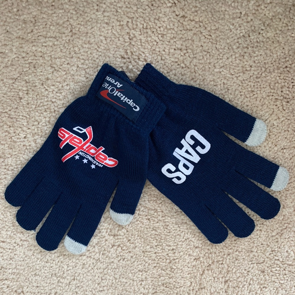 ALL CAPS winter gloves.